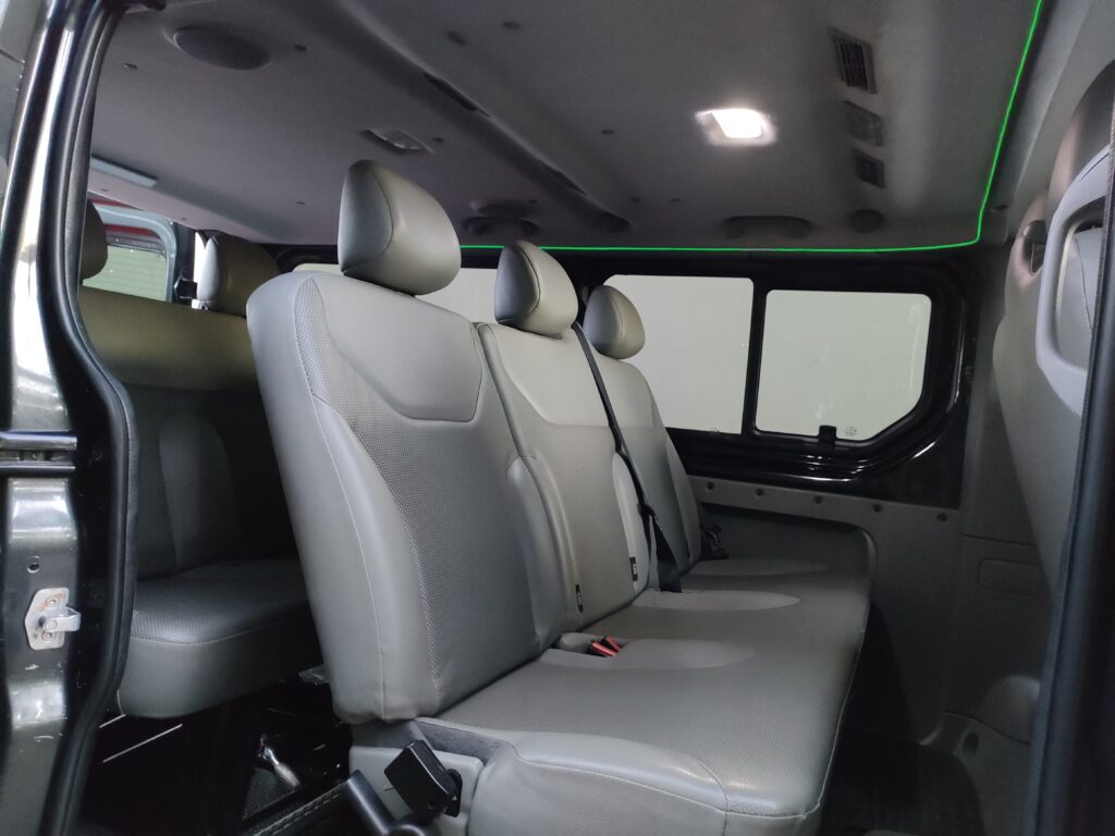 Maniek siedzenia tył