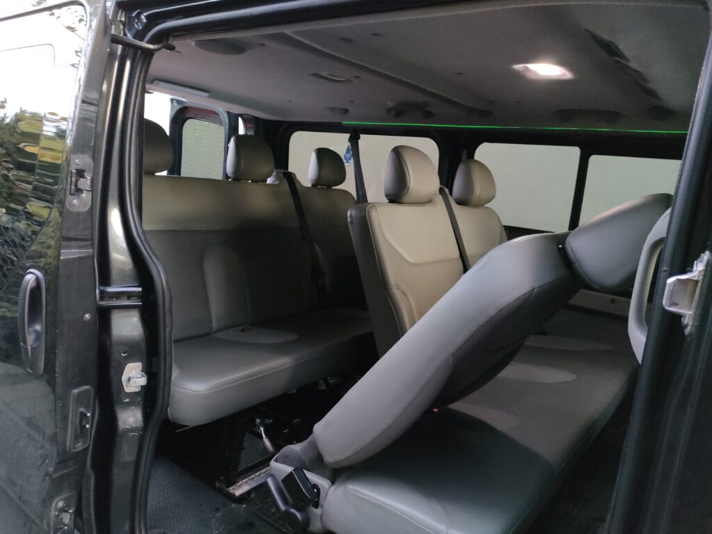 Maniek siedzenia tył